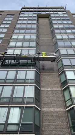 Video: Gold Coast high-rise brick replacement, Chicago